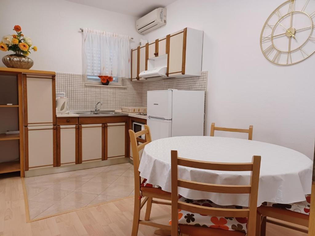 Kuchyňa alebo kuchynka v ubytovaní MG Ravlic Apartments