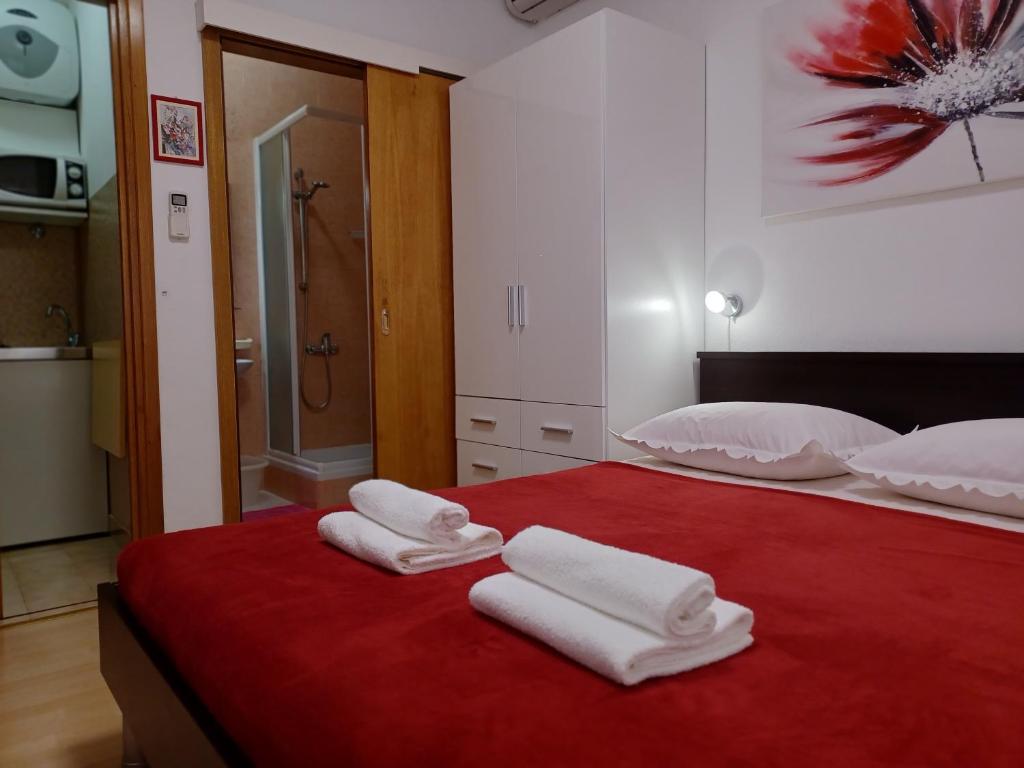 Posteľ alebo postele v izbe v ubytovaní MG Ravlic Apartments