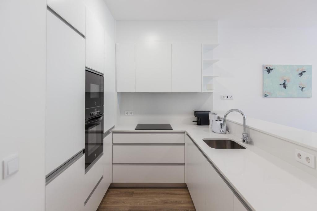 Kuchyň nebo kuchyňský kout v ubytování FLH Penha França Art Apartment