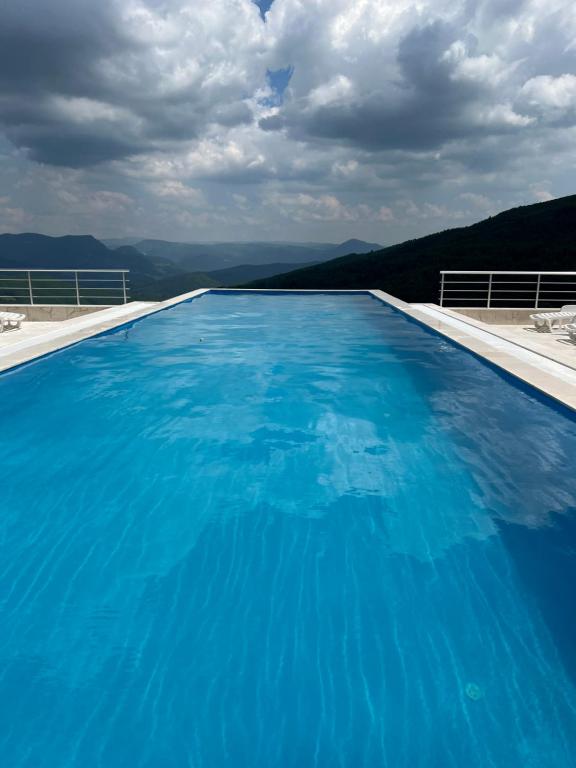 Bazén v ubytování Bali Mountain resort Montenegro nebo v jeho okolí