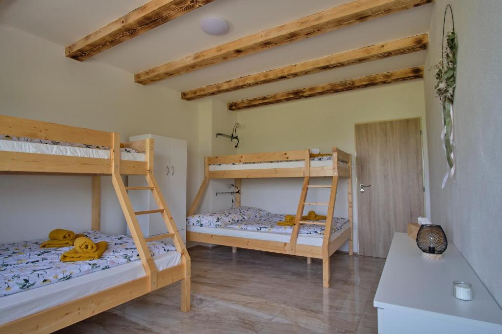 Postel nebo postele na pokoji v ubytování Apart Kobylí