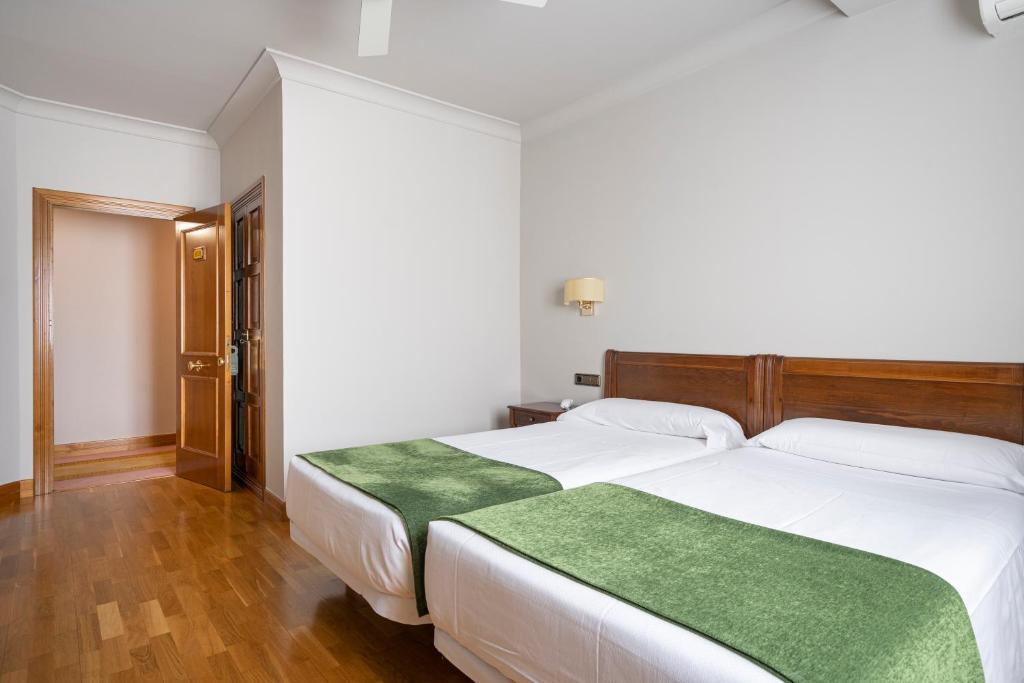 Hotel Hernán Cortés - 3