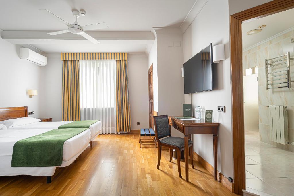 Hotel Hernán Cortés - 6