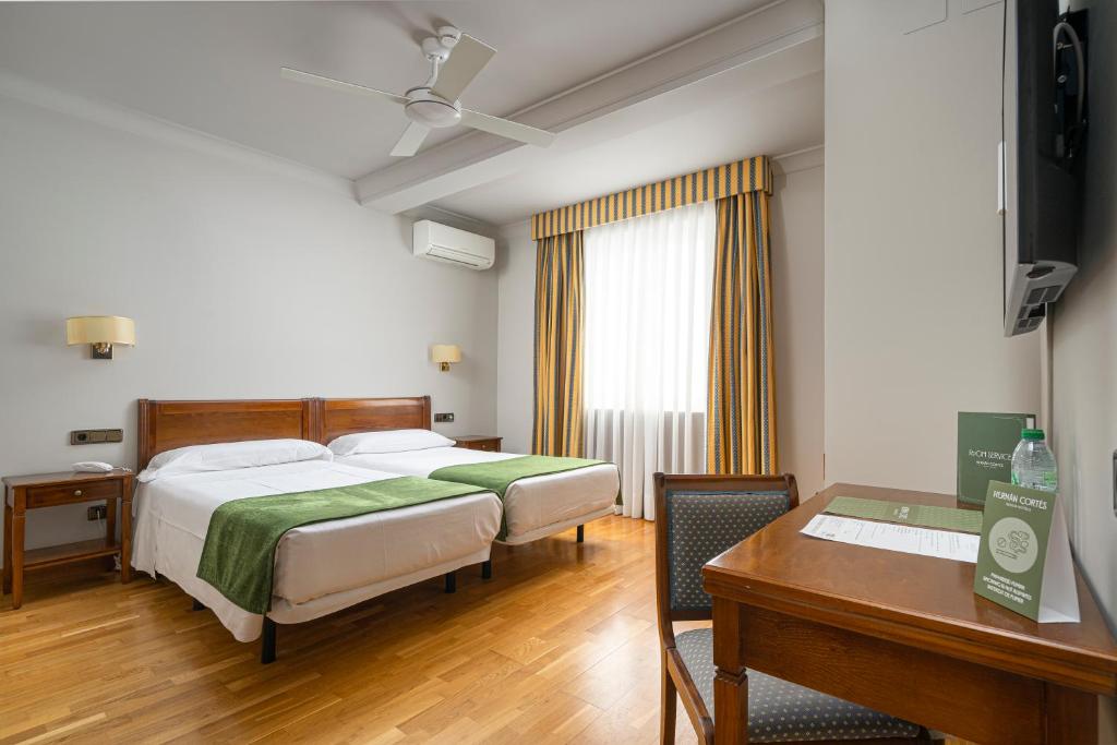 Hotel Hernán Cortés - 7