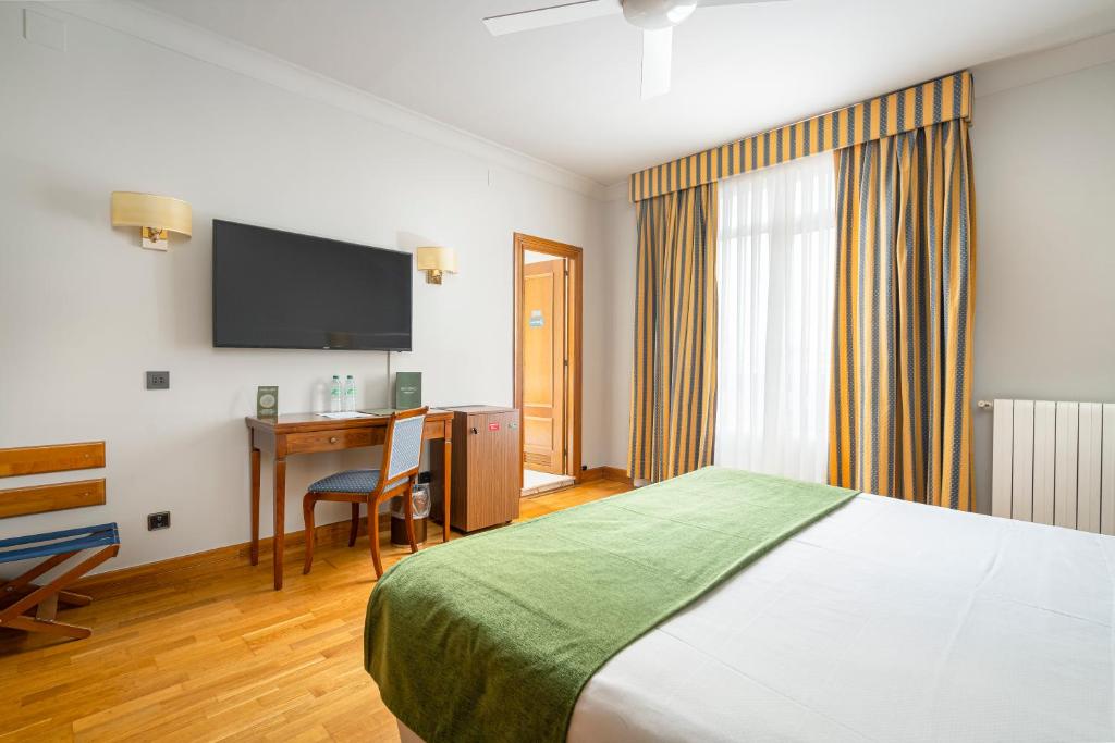 Hotel Hernán Cortés - 11