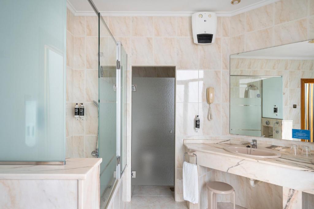 Hotel Hernán Cortés - 13