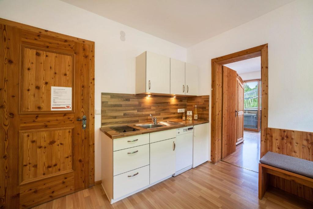 Kuchyň nebo kuchyňský kout v ubytování Langstein Wohnung Sonnenblume