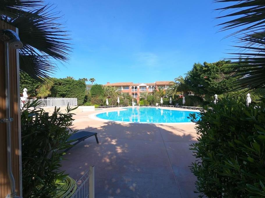 a view of a swimming pool in a resort at Presqu&#39;ile de Giens - Hameau de la Pinede in Hyères