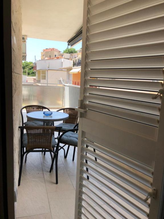 Omis - private Ensuite room with balcony - hotel style - отзывы и видео