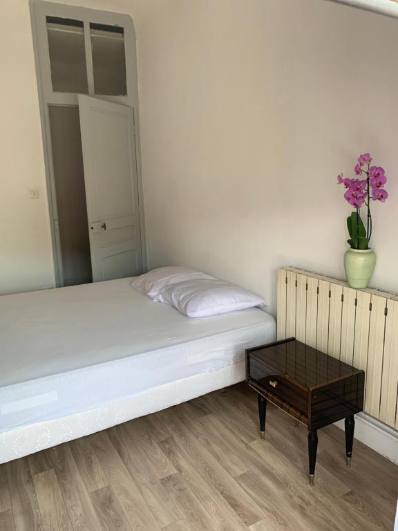 Postel nebo postele na pokoji v ubytování Chambre chez lhabitant