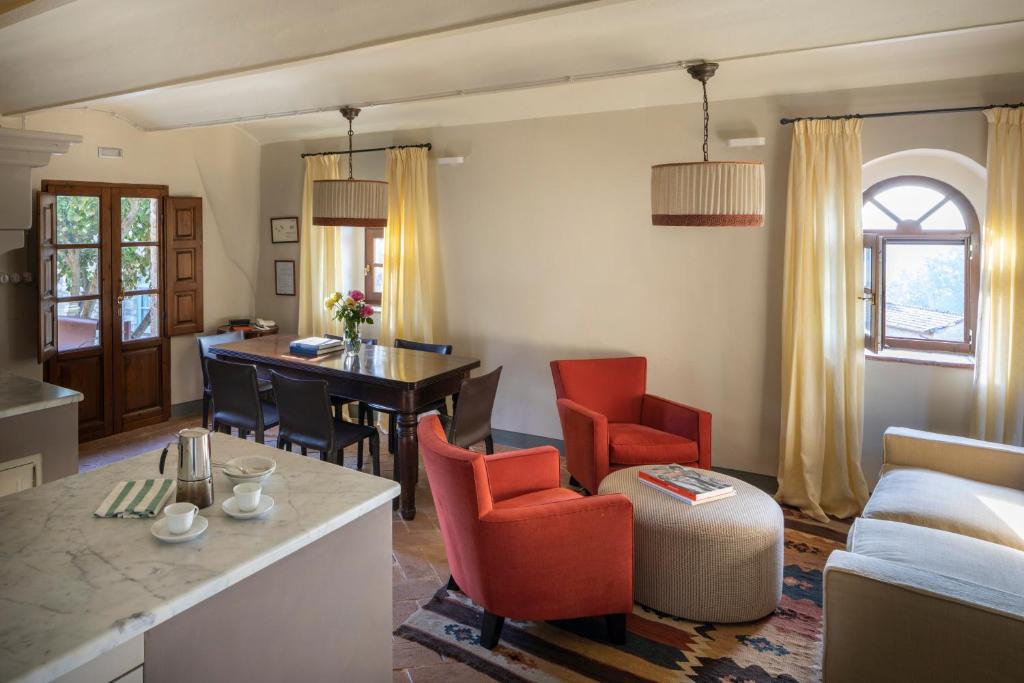 Posezení v ubytování Borgo Pignano Tuscany