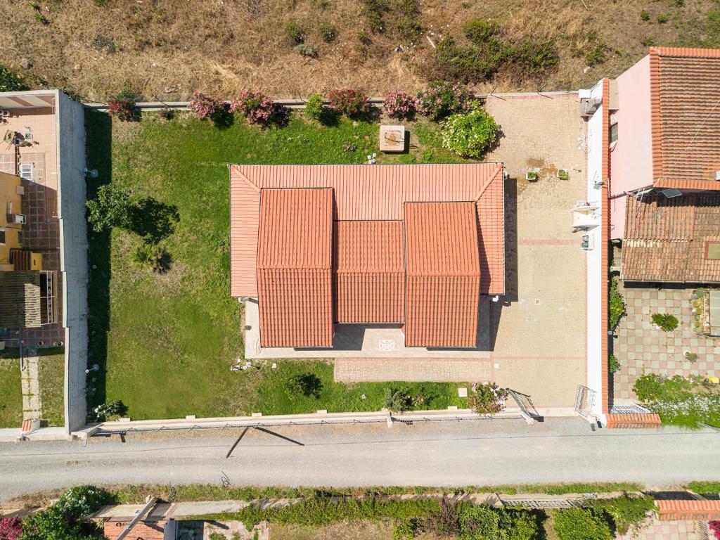The surrounding neighborhood or a neighborhood close to A villát