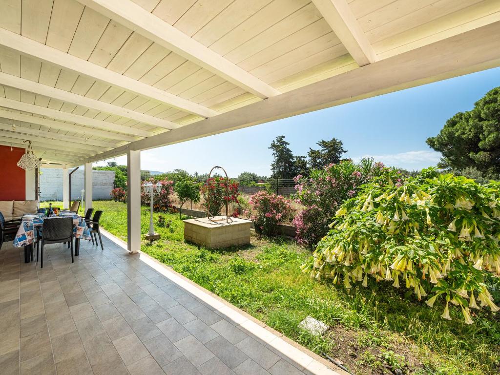 A garden outside Villa Lunu
