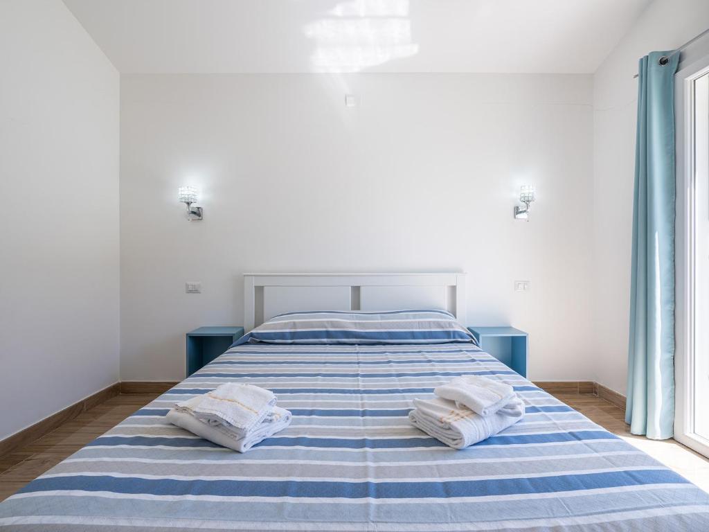 A bed or beds in a room at Villa Lunu