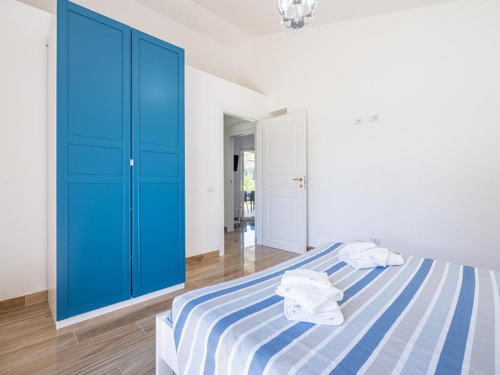 A bed or beds in a room at Villa Lunu