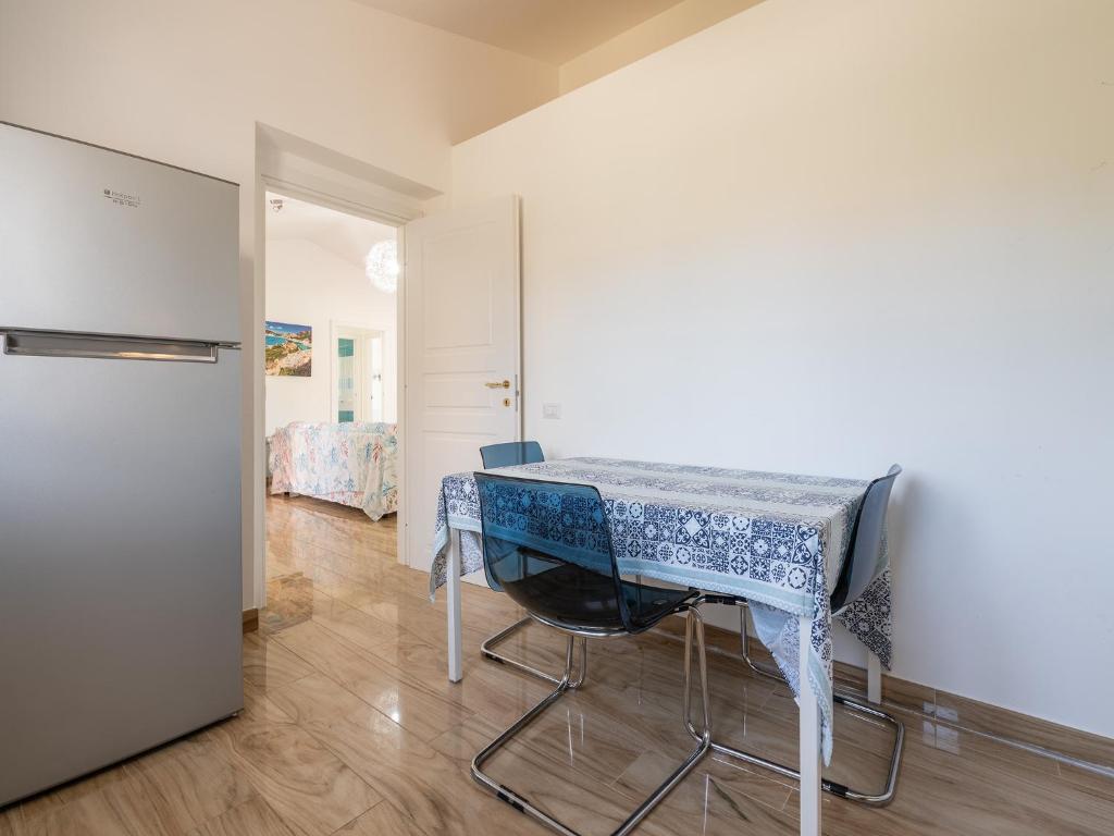 A kitchen or kitchenette at Villa Lunu