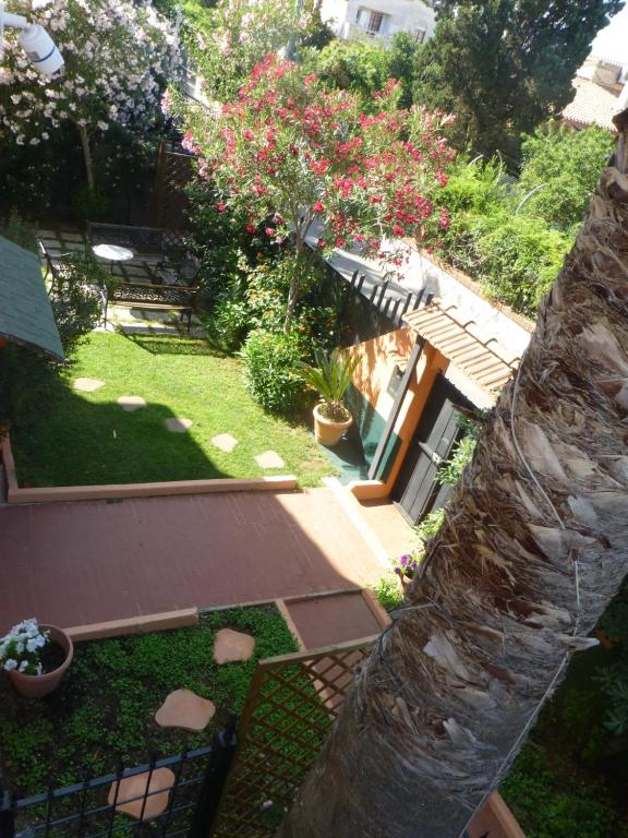 Ogród w obiekcie Casa Vacanza Appartamenti Al Mare