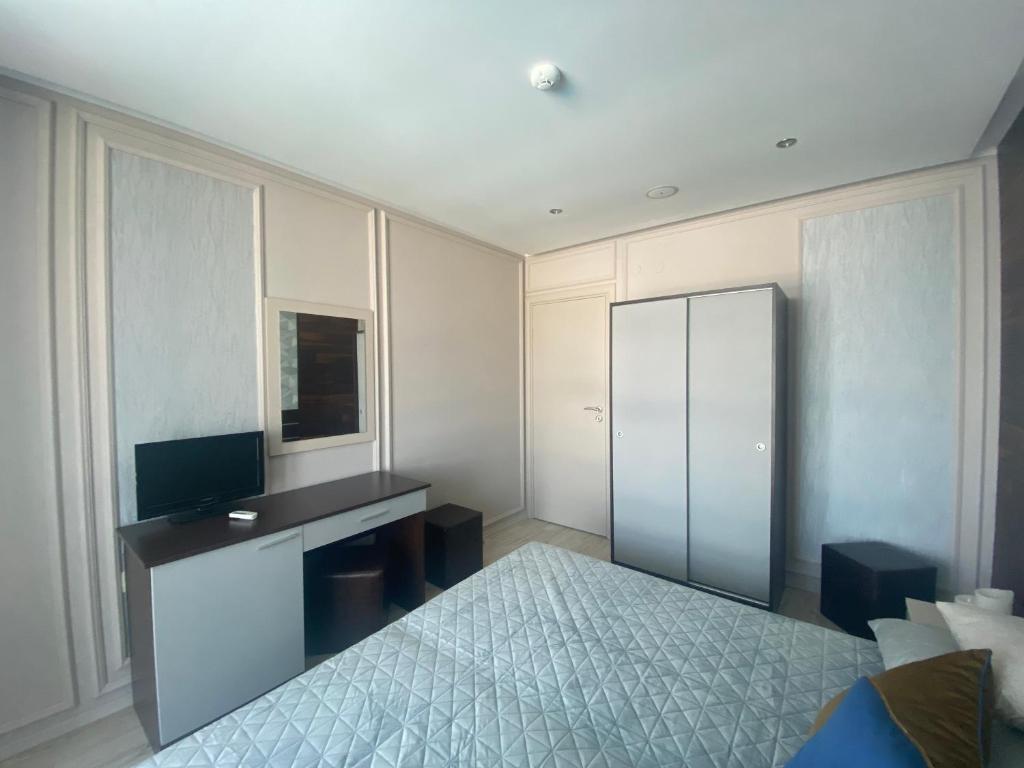 Postel nebo postele na pokoji v ubytování PARADISO 'В' 201 One Bedroom Apartment