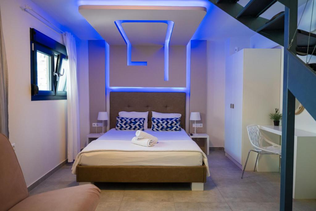 Postel nebo postele na pokoji v ubytování Callista Suites