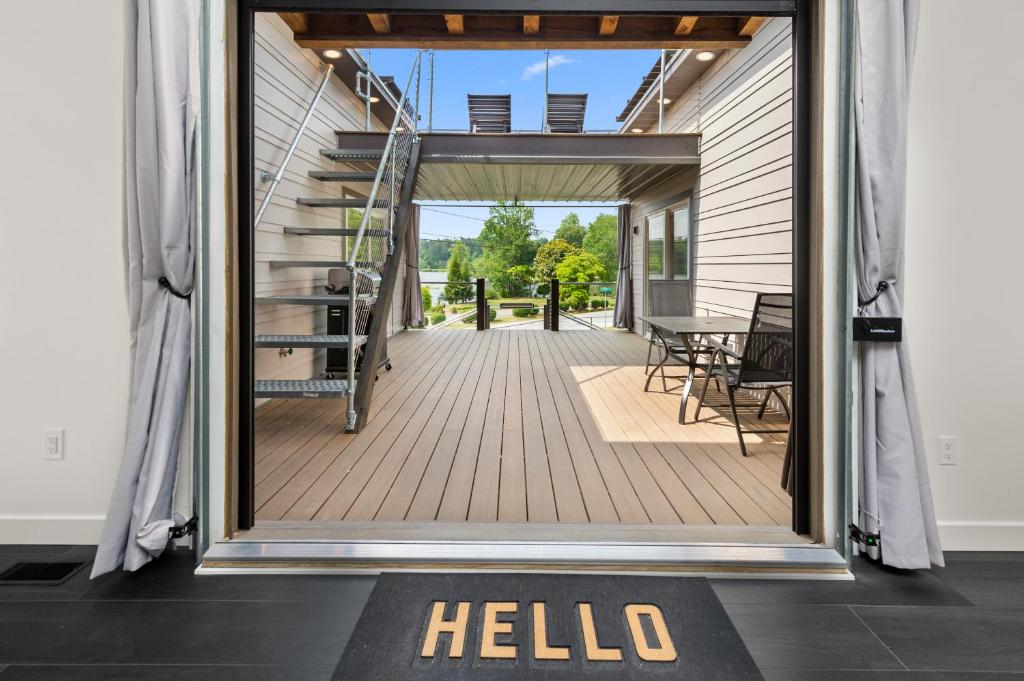 Osceola Lake Retreat, Hendersonville (updated prices 2024)