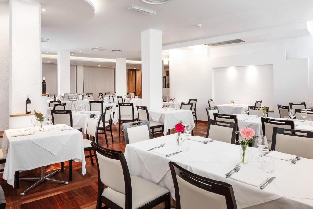 Restauracja lub miejsce do jedzenia w obiekcie Hotel Carlo Felice Sassari