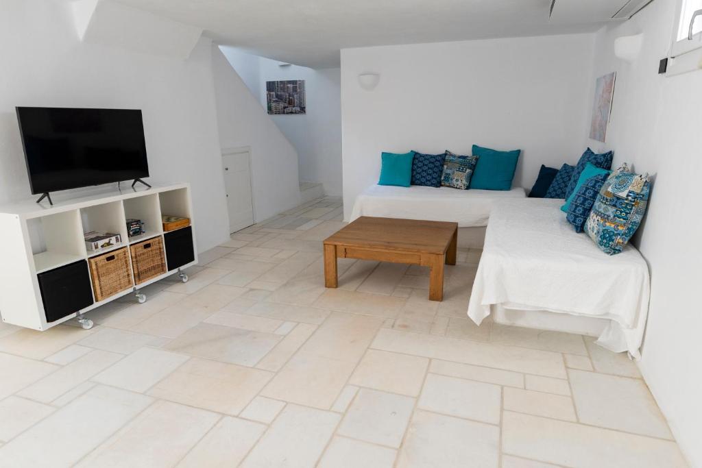 TV a/nebo společenská místnost v ubytování Orasea Villa with private pool