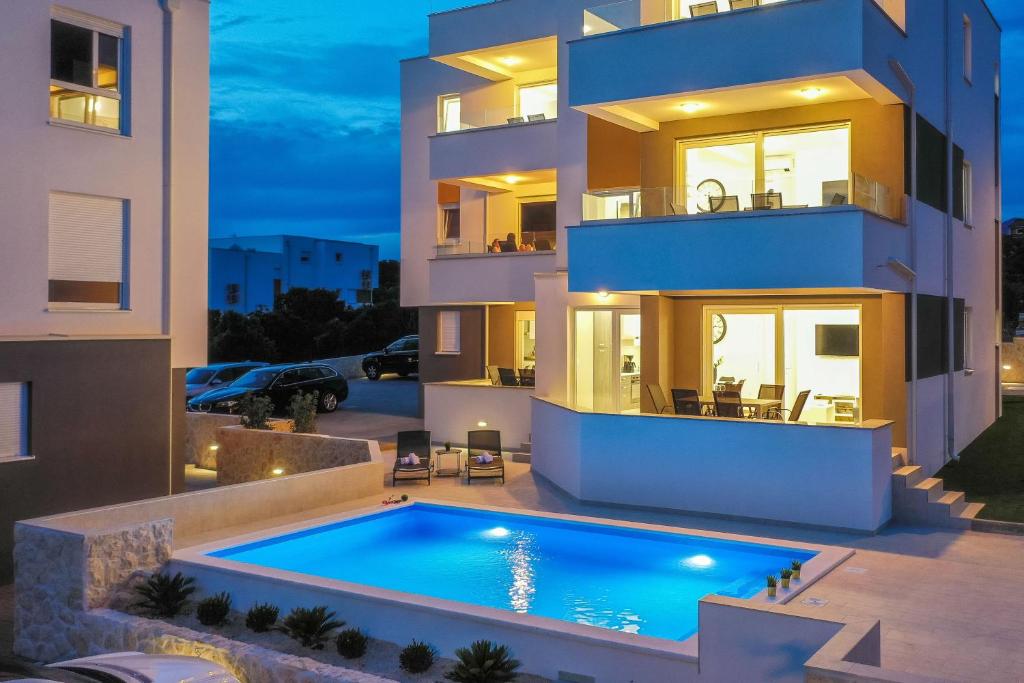 Pool Apartments Banta B