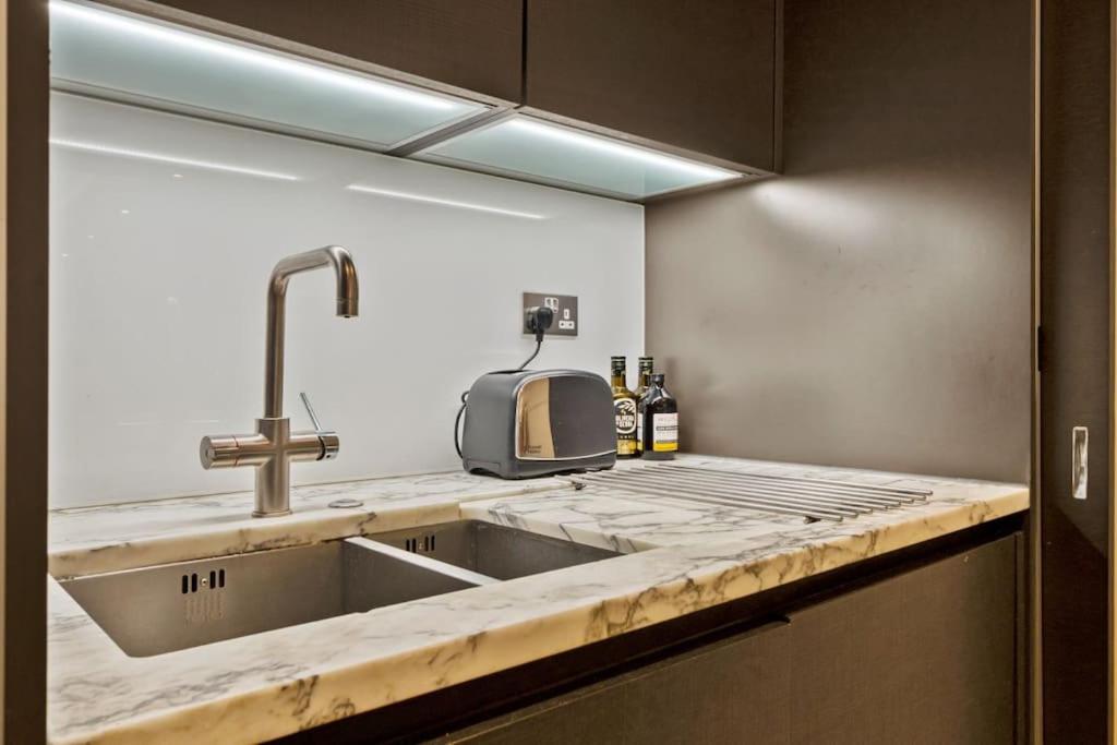 Fotografie z fotogalerie ubytování Canal Side Luxury 1 Bed Chelsea v Londýně