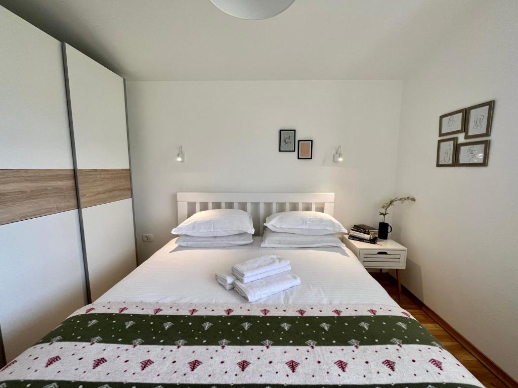 a bedroom with a bed with towels on it at Divine House in Žabljak