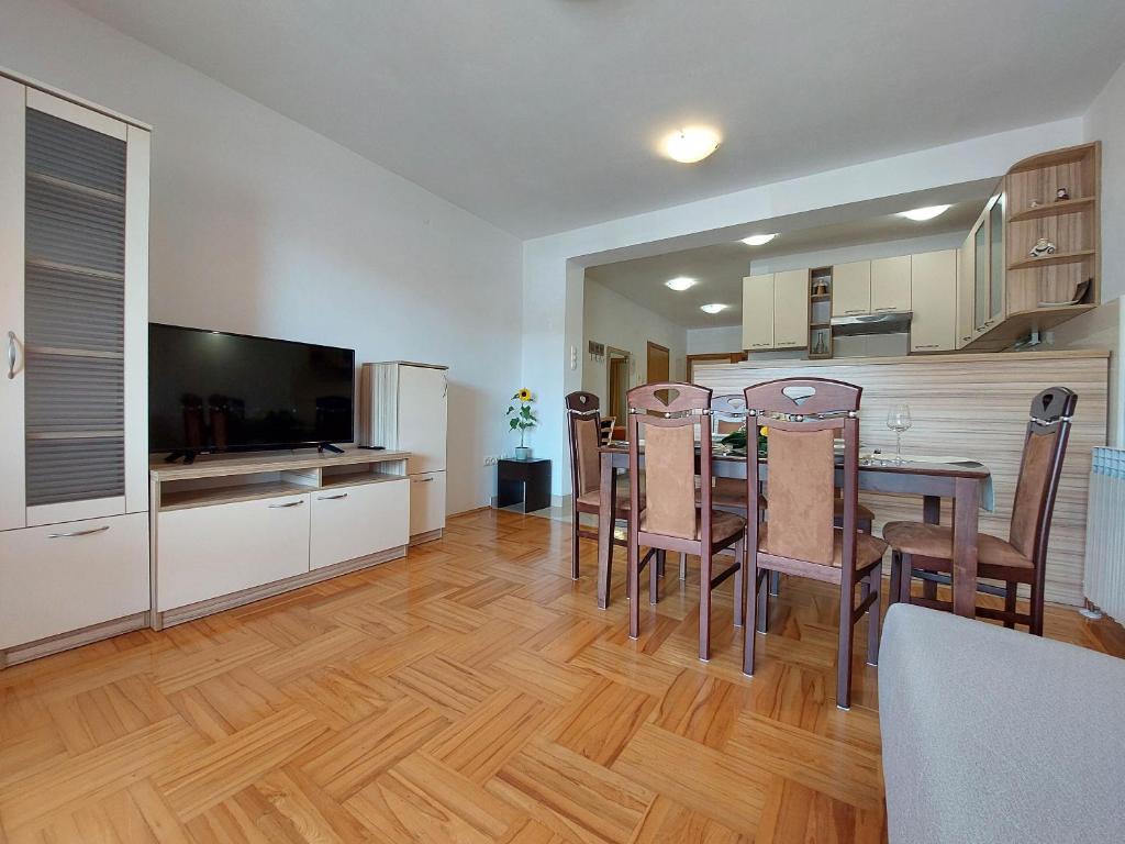 Kuchyň nebo kuchyňský kout v ubytování Apartments Zeljko