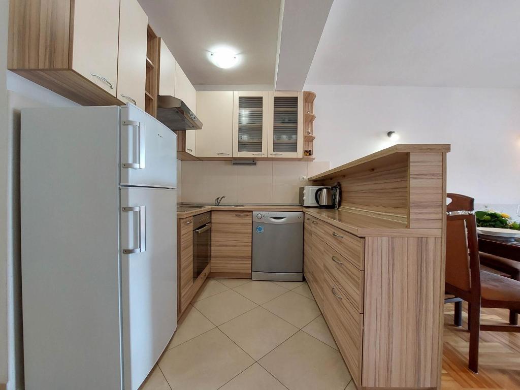 Kuchyň nebo kuchyňský kout v ubytování Apartments Zeljko