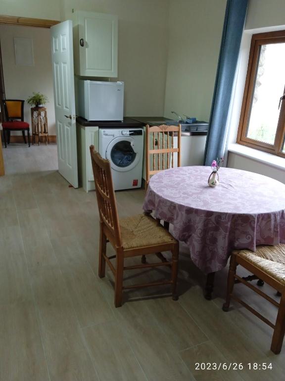 Kuchyň nebo kuchyňský kout v ubytování Nire Valley Cottage