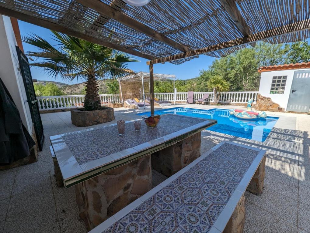 Fotografia z galérie ubytovania Ruhiges Ländliches Ferienhaus 6 Personen Privat Pool Wandern El Gollizno Route v destinácii Buenavista