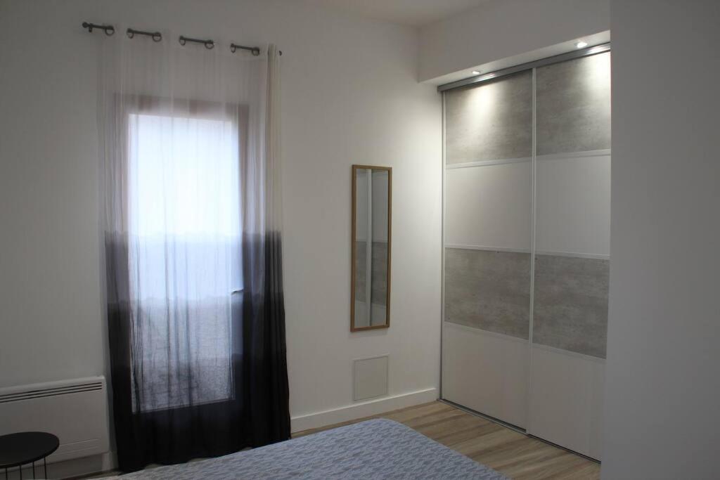 Posteľ alebo postele v izbe v ubytovaní Aix les Bains Appartement 2p standing 40m2 avec jardin, parking, proche thermes