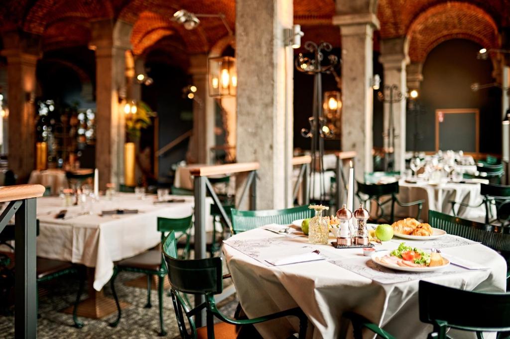 Restaurace v ubytování Van der Valk Waterloo