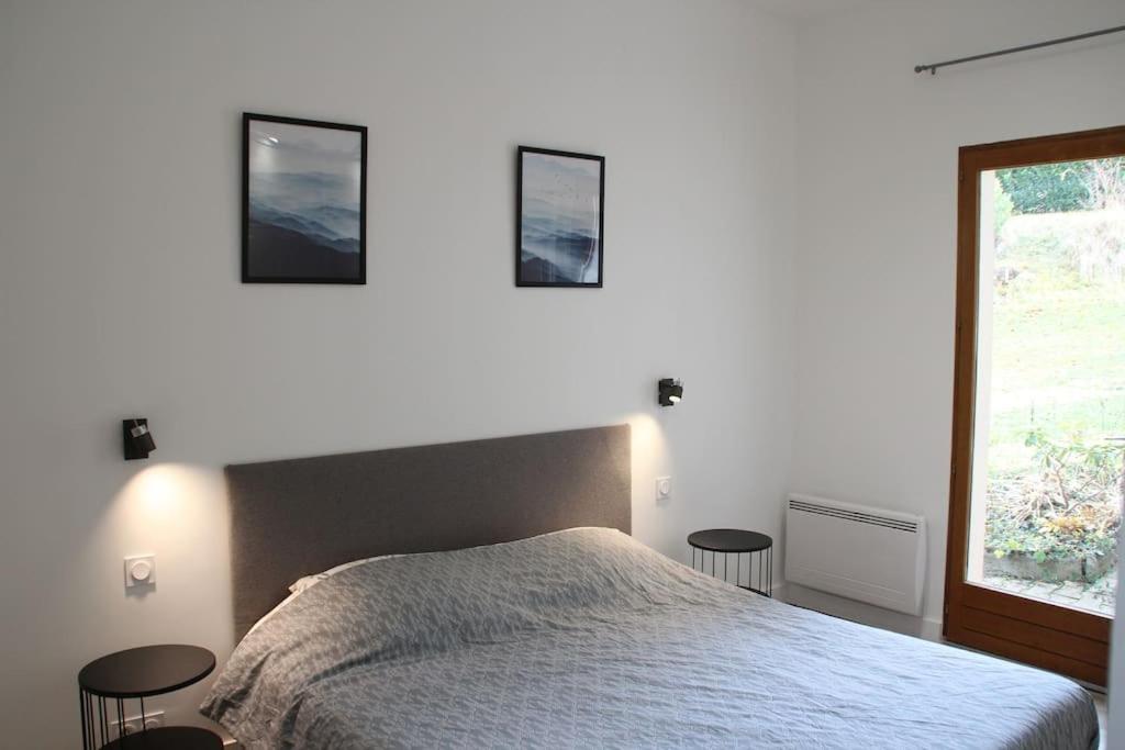Posteľ alebo postele v izbe v ubytovaní Aix les Bains Appartement 2p standing 40m2 avec jardin, parking, proche thermes
