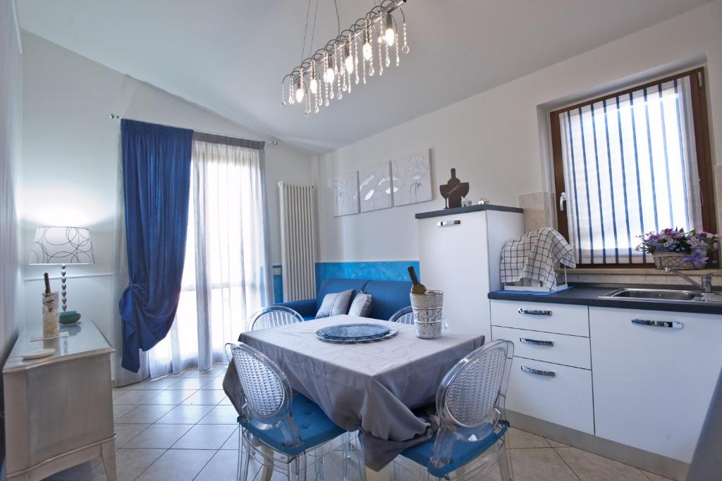 a kitchen with a table and chairs in a kitchen at Casavacanze Azzurro Mare in Porto SantʼElpidio