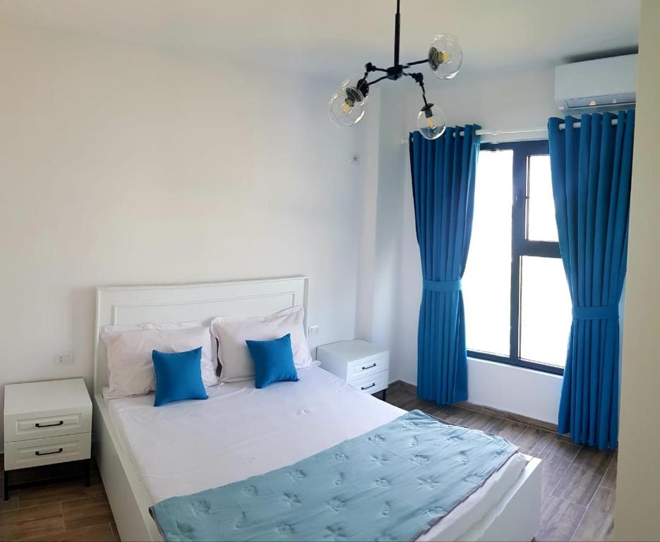 Ένα ή περισσότερα κρεβάτια σε δωμάτιο στο Eman