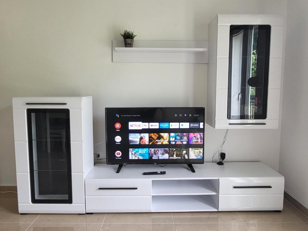 TV a/nebo společenská místnost v ubytování Novi Relax apartment