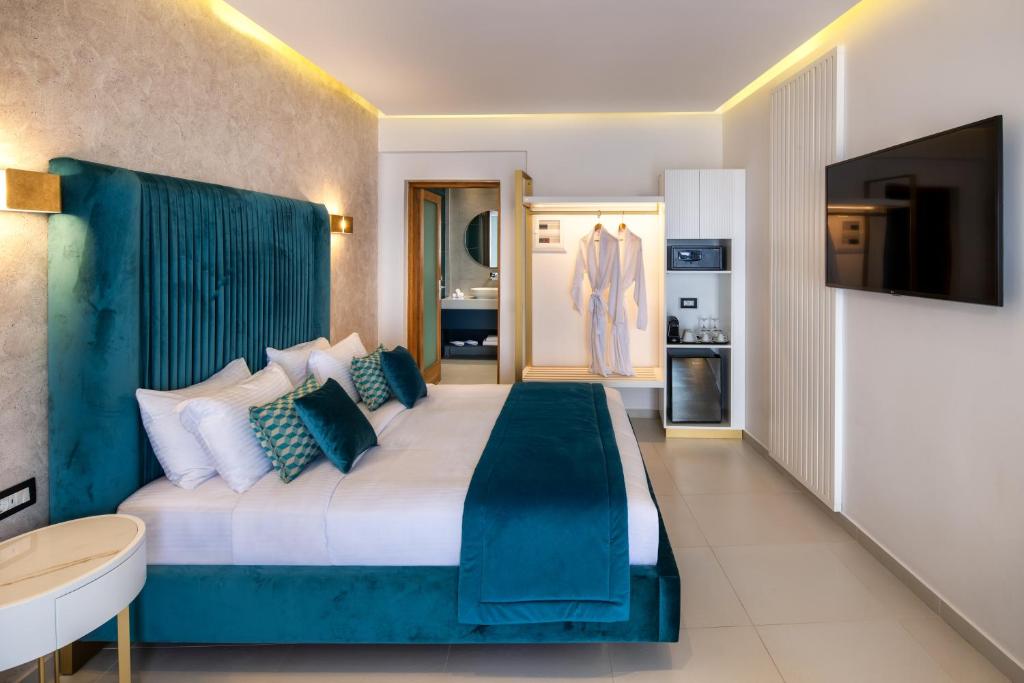 Łóżko lub łóżka w pokoju w obiekcie Aura Suites