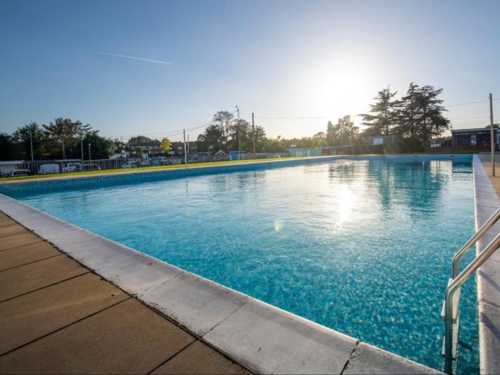 a large swimming pool with blue water at Vacation Escape - Valley Farm -Clacton-on-sea - Holiday Park in Clacton-on-Sea