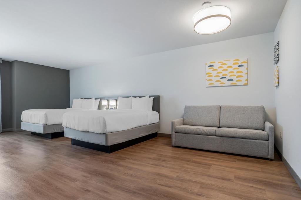 Comfort Inn & Suites Panama City Beach - Pier Park Area photo
