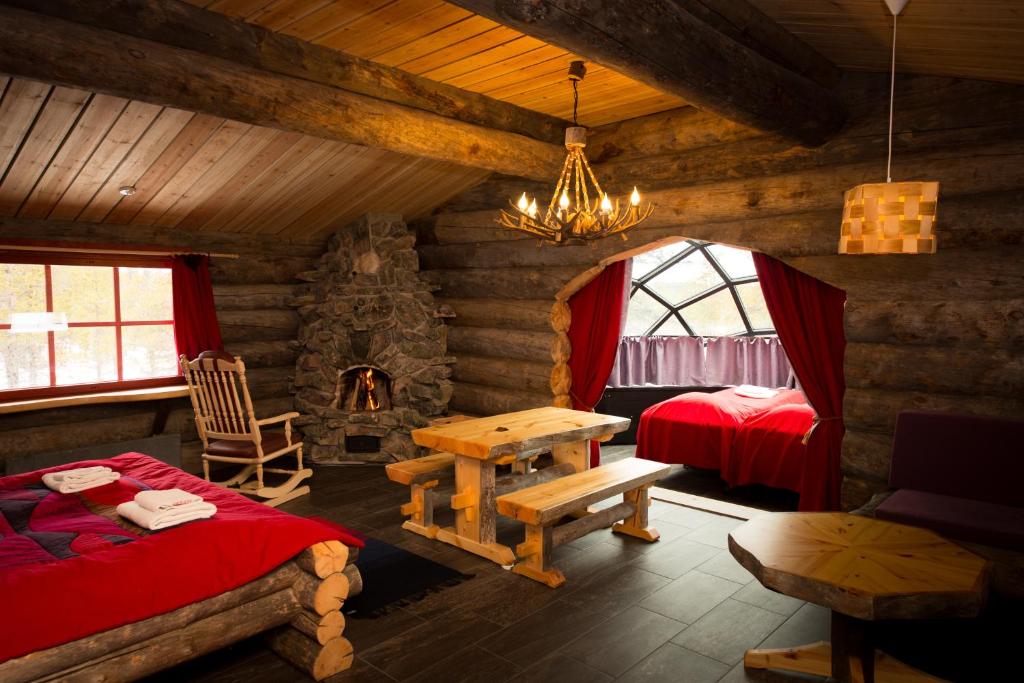Postel nebo postele na pokoji v ubytování Utsjoki Arctic Resort