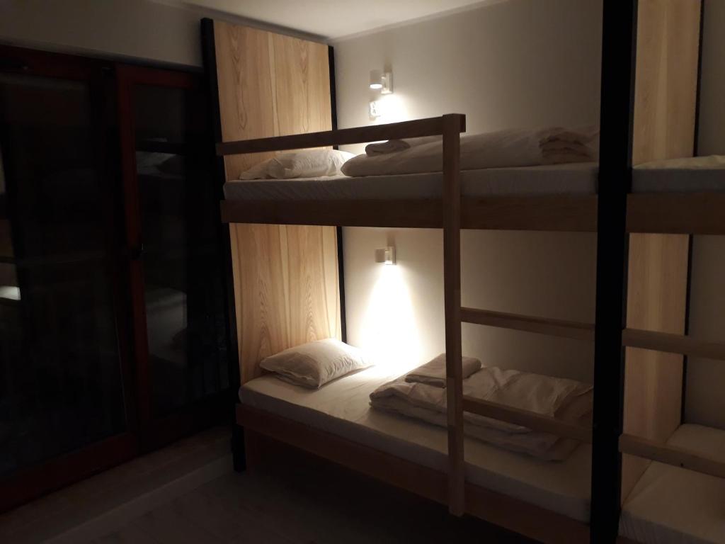 Postel nebo postele na pokoji v ubytování WaterLane Island Hostel&Apartments