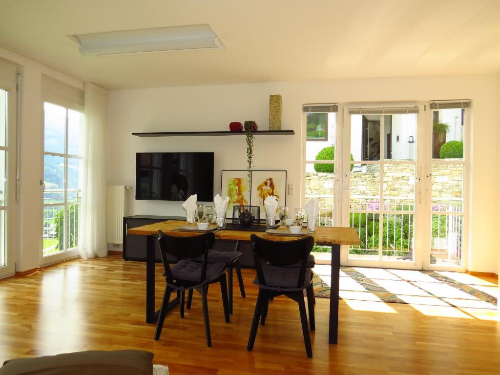 TV a/nebo společenská místnost v ubytování Art Appartement