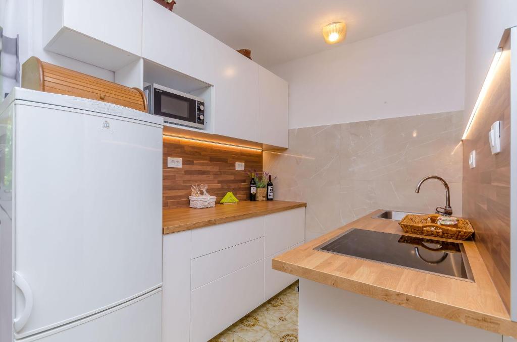 Kuchyň nebo kuchyňský kout v ubytování House Blanka