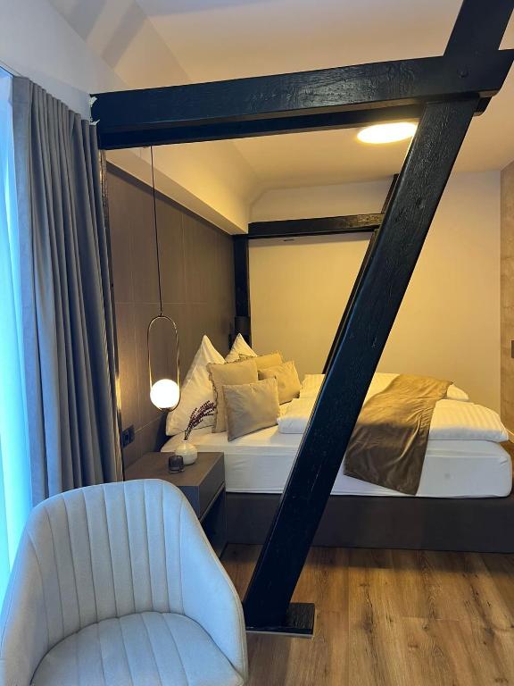 Postel nebo postele na pokoji v ubytování Hotel Harmshof Bispingen