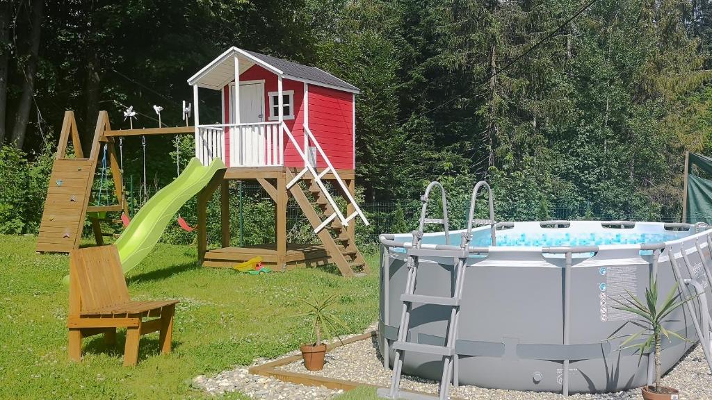 Bazén v ubytování Apartamenty Sadowy nebo v jeho okolí