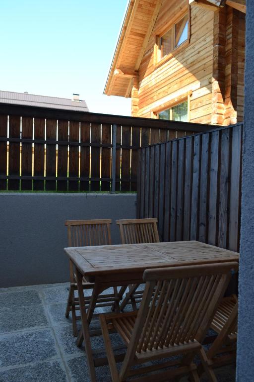 Balkón nebo terasa v ubytování APARTMA VODNIK