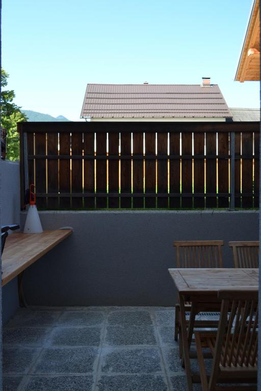 Balkón nebo terasa v ubytování APARTMA VODNIK